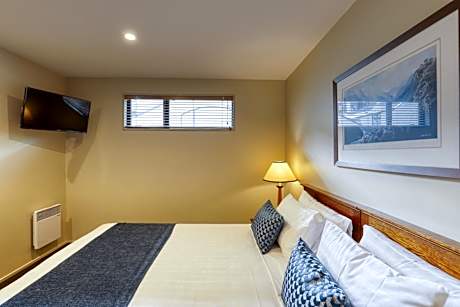 One-Bedroom Apartment with Balcony