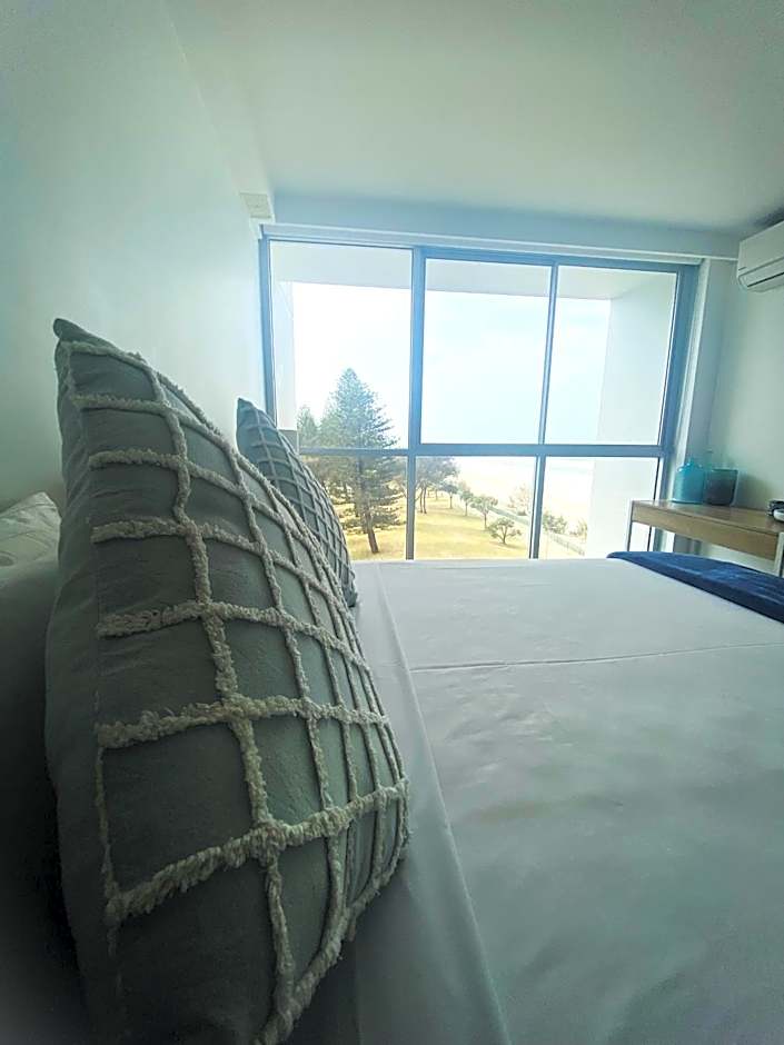 Golden Sands on the Beach - Absolute Beachfront Apartments