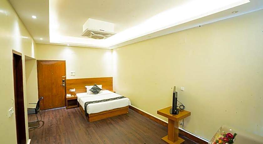 Richmond Hotel And Suites