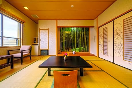 Japanese-Style Room with City View and Shared Bathroom