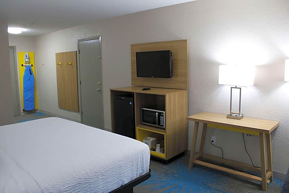 Days Inn by Wyndham Waco University Area