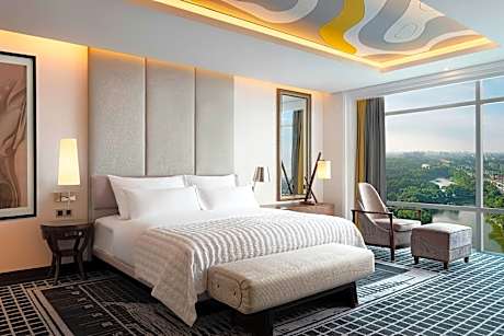 Club lounge access, 1 Bedroom Suite, 1 King