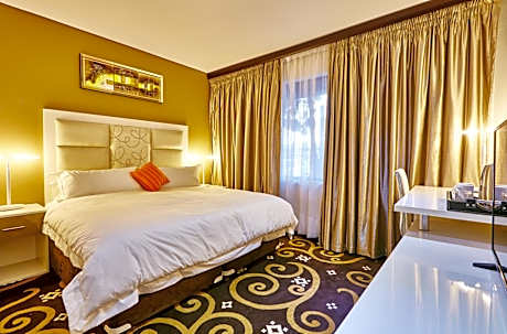 Palm Continental Hotel