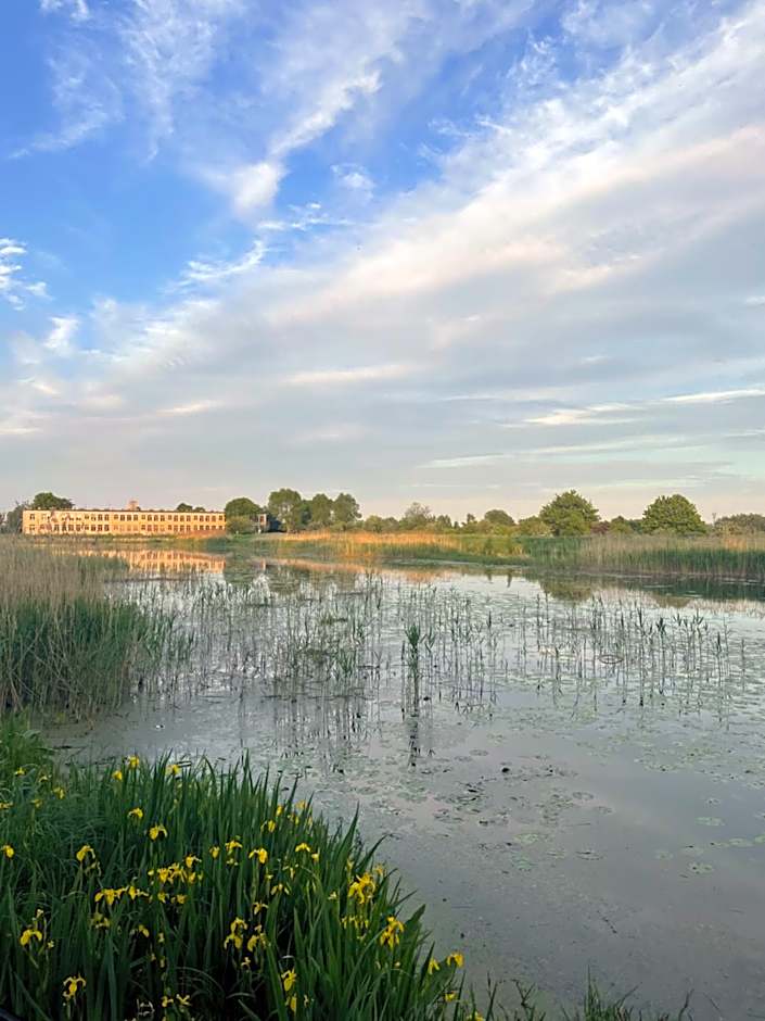 Patio Riverfront Aparthotel