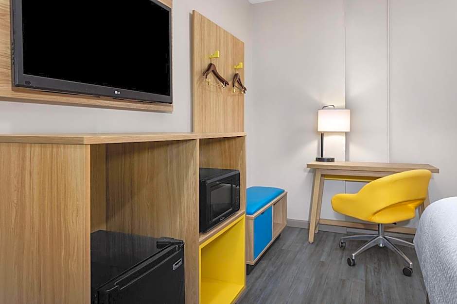Days Inn by Wyndham Moosic