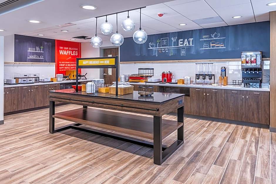 Hampton Inn & Suites Bakersfield Central