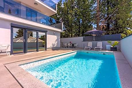 Holiday Oasis 3 - Maxim