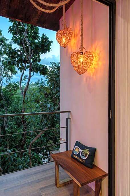 Frida's Artsy Condo with own mural, outdoor tub & rooftop pool
