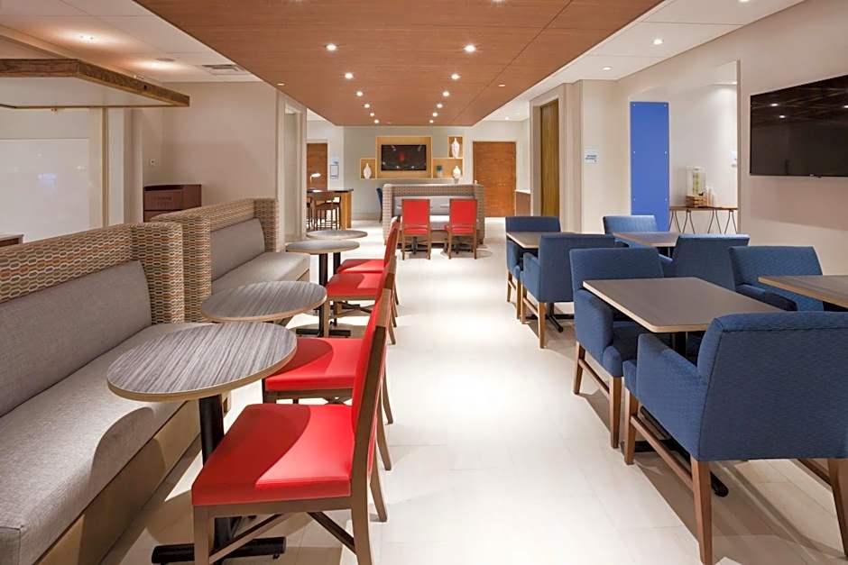 Holiday Inn Express Roseville-St. Paul By IHG