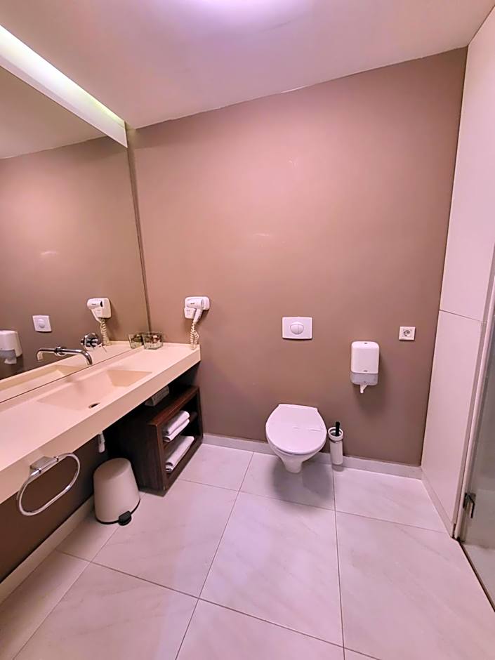 Adresa Suites