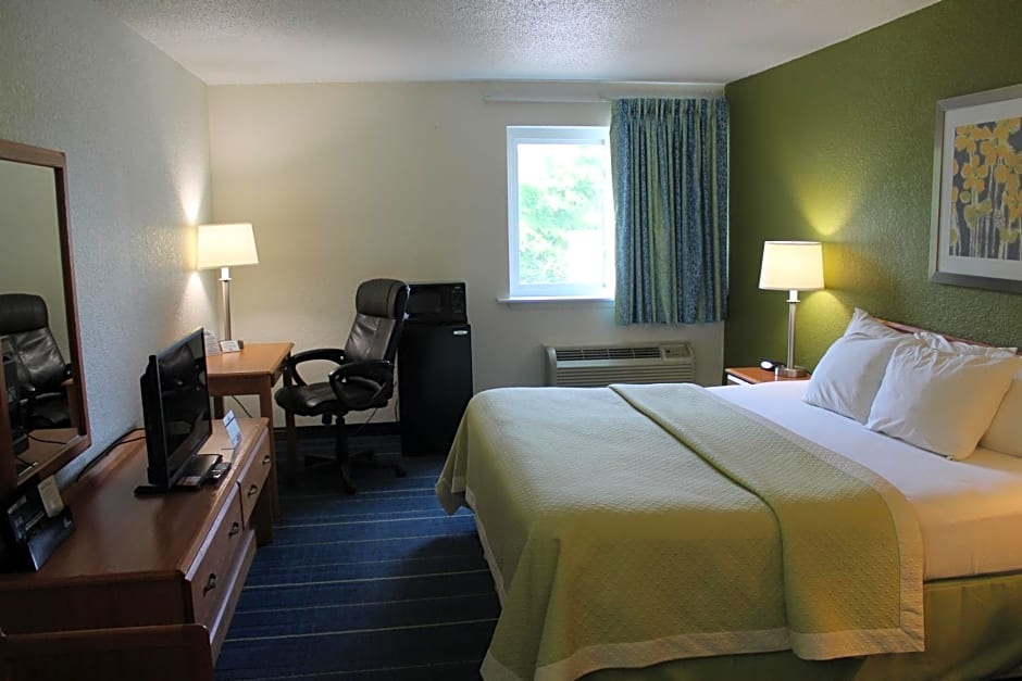 Days Inn & Suites by Wyndham Bridgeport - Clarksburg