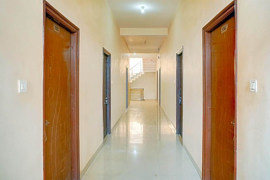 Photo 1 of 28 of Hotel O M N Palace