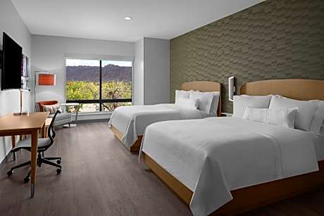 Premium One Bedroom Suite, Suite, 2 Queen, Sofa bed, Mountain view