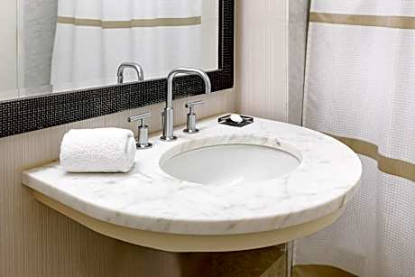 1 Bedroom Hospitality Suite, 1 King