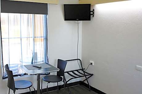 Petite Standard Double Room