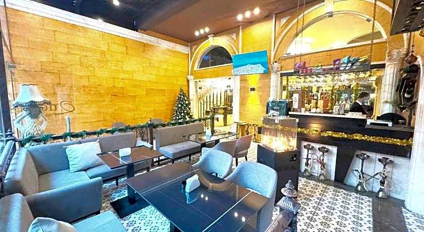 Queens Suite Hotel
