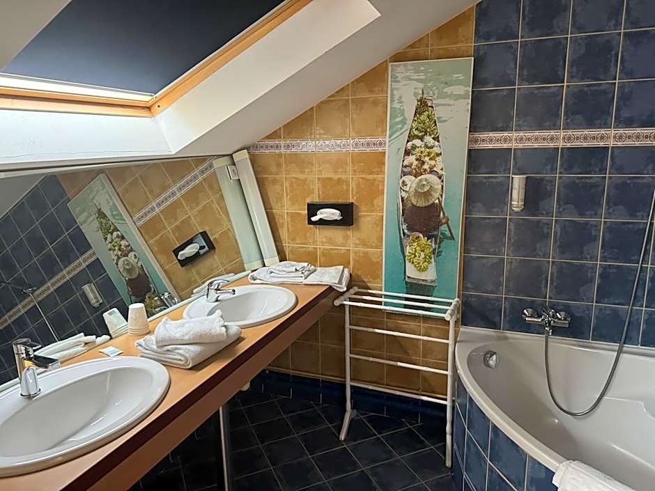 Hôtel Bosquet Pau Centre - Self Check In Budget Hotel