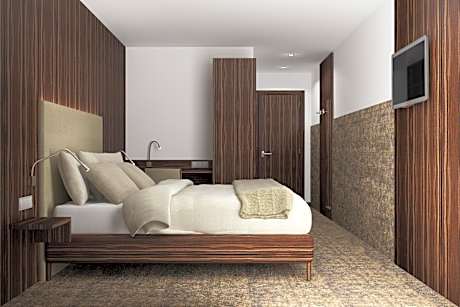 King Room with Roll-In Shower - Disability Access