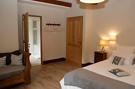Standard Double Room (2 Adults+1 Child)