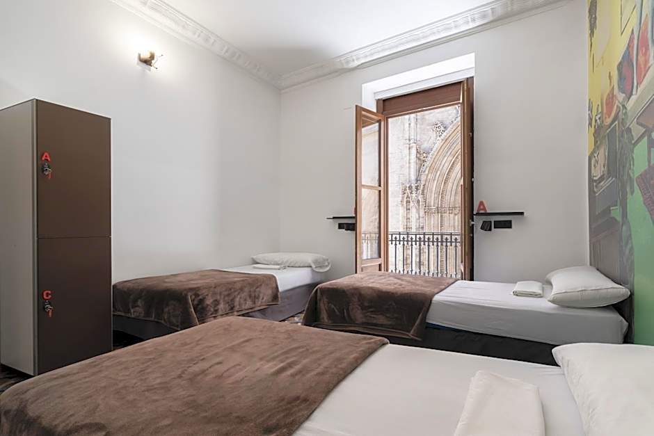 Home Youth Hostel by Feetup Hostels