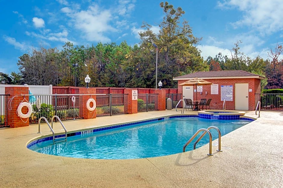 Holiday Inn Express Savannah South I-95 Richmond Hill, an IHG Hotel