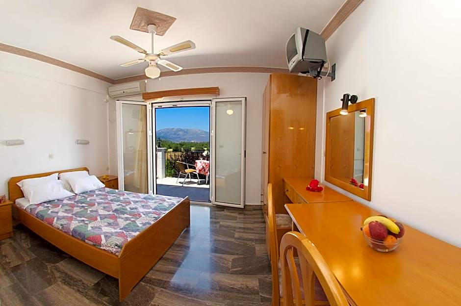 Nikos Studios and Apartments