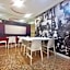 Red Carpet rooms