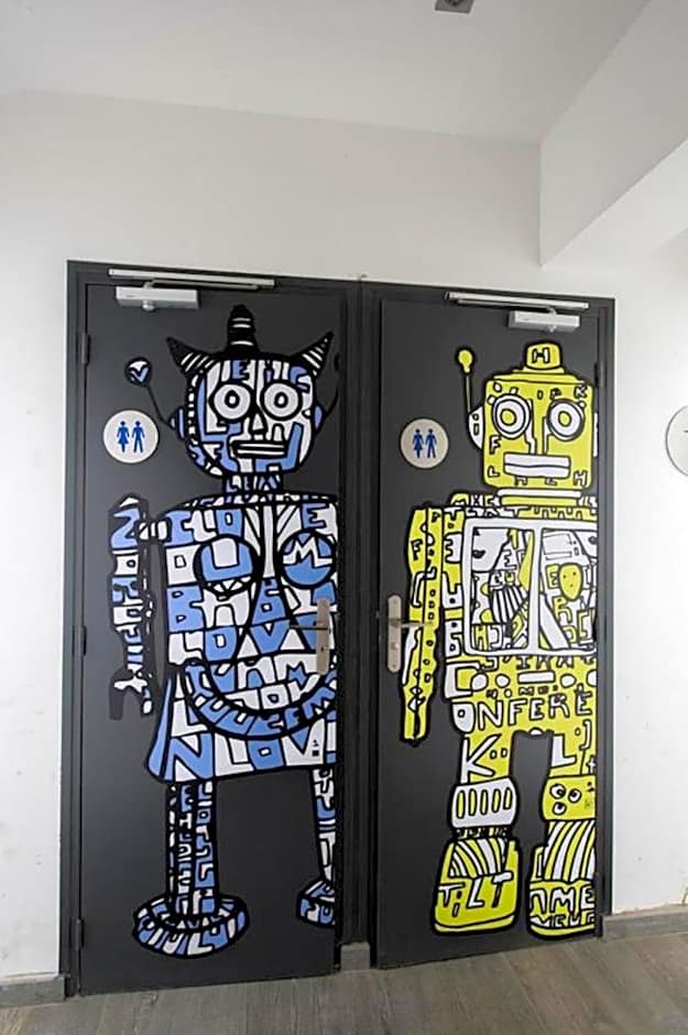 The 3 Ducks Eiffel Tower by Hiphophostels