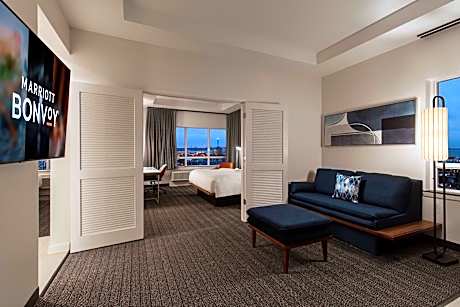 2 Bedroom Larger Suite, Bedroom 1: 1 King, Bedroom 2: 1 King, Non-Private Sofa bed, Corner room