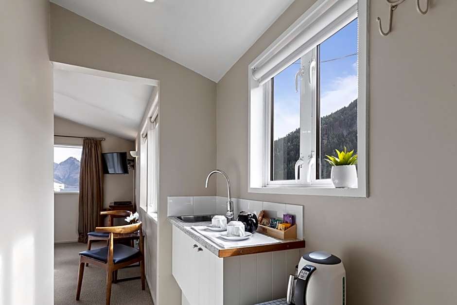Queenstown House Bed & Breakfast and Apartments