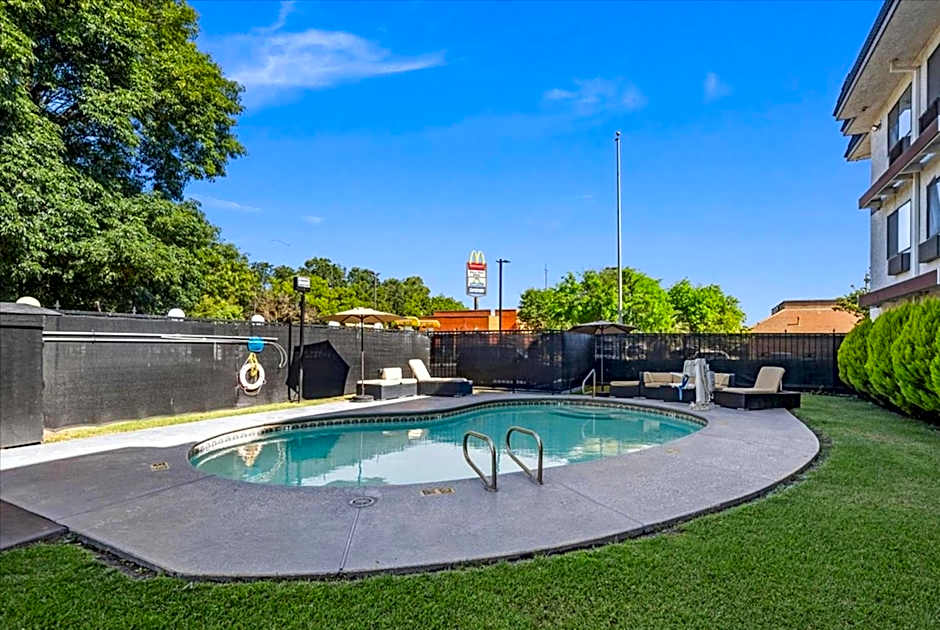 Days Inn by Wyndham Woodland