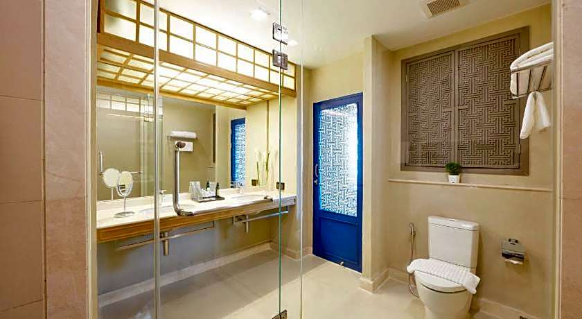 The Quarter Hualamphong by UHG