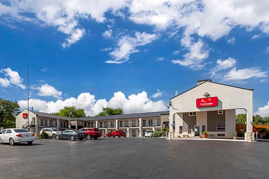 Econo Lodge Inn & Suites Near Lackland AFB