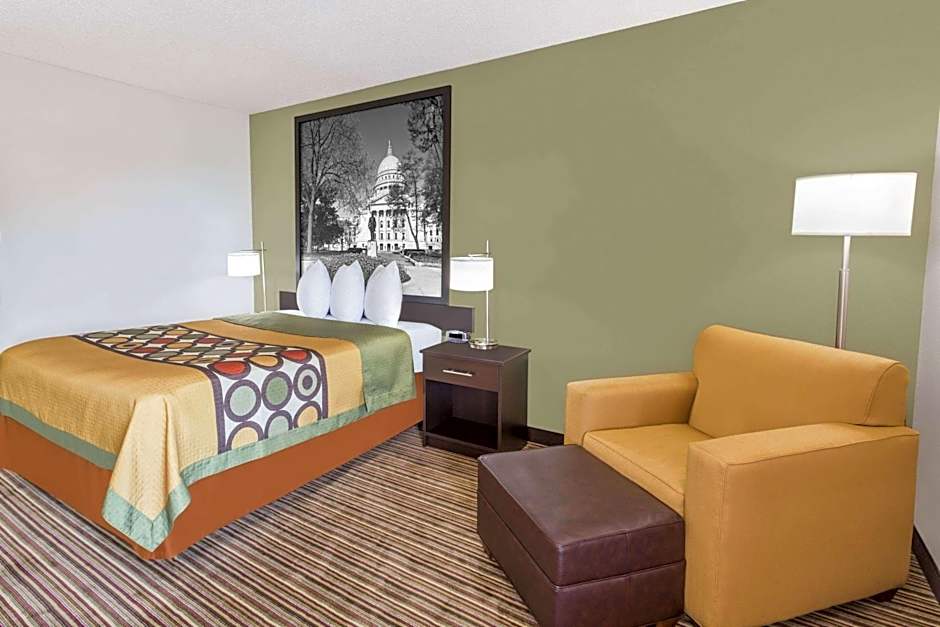 Super 8 by Wyndham Madison South
