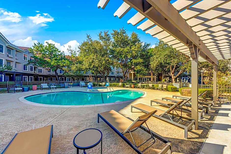 La Quinta Inn & Suites by Wyndham Dallas Dfw Airport North