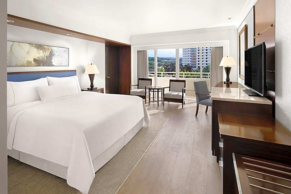 Photo 1 of 4 of Accessible King Room with Balcony, Partial Ocean View and Adapted Tub