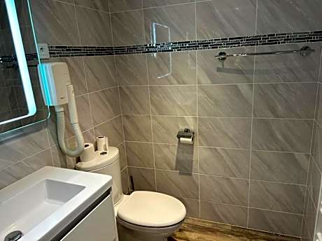 Deluxe Double Room with Shower