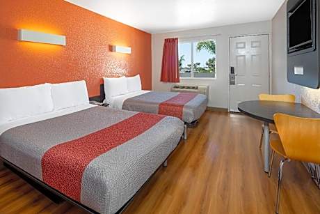 2 Full Beds Smoke-Free