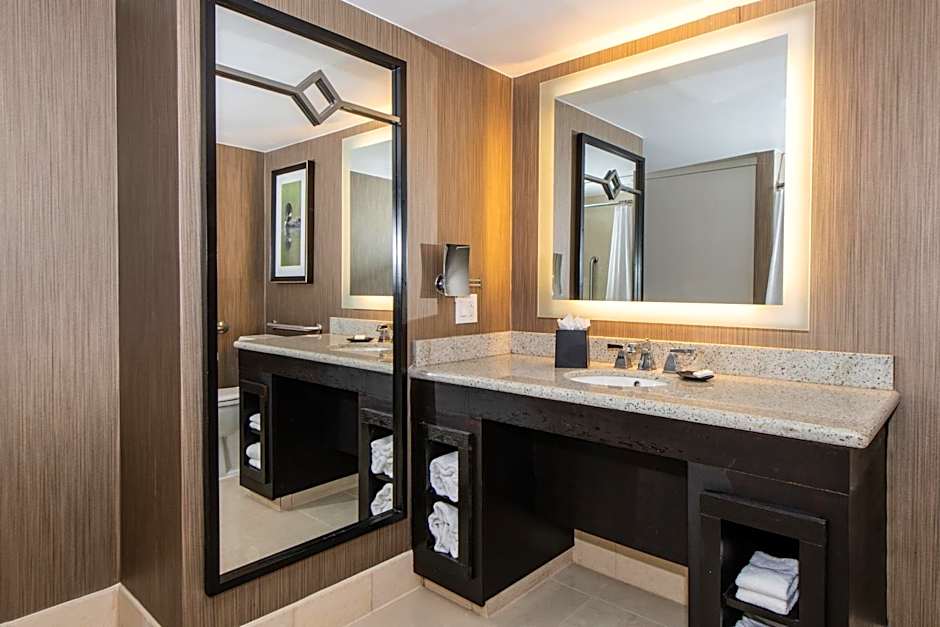 Sheraton Minneapolis West Hotel