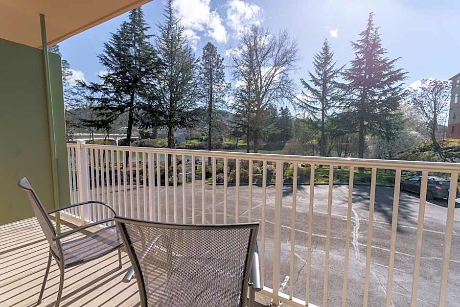 Riverfront Inn Roseburg