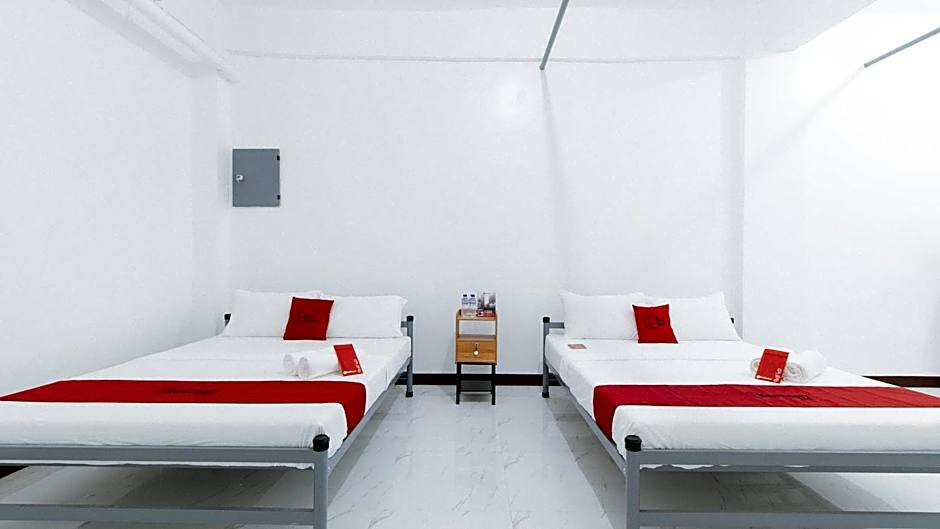 RedDoorz @ Don Martie Beach House Naic Cavite