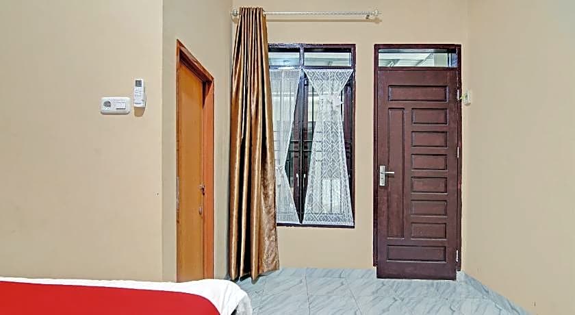 OYO 92176 Sandira Syariah