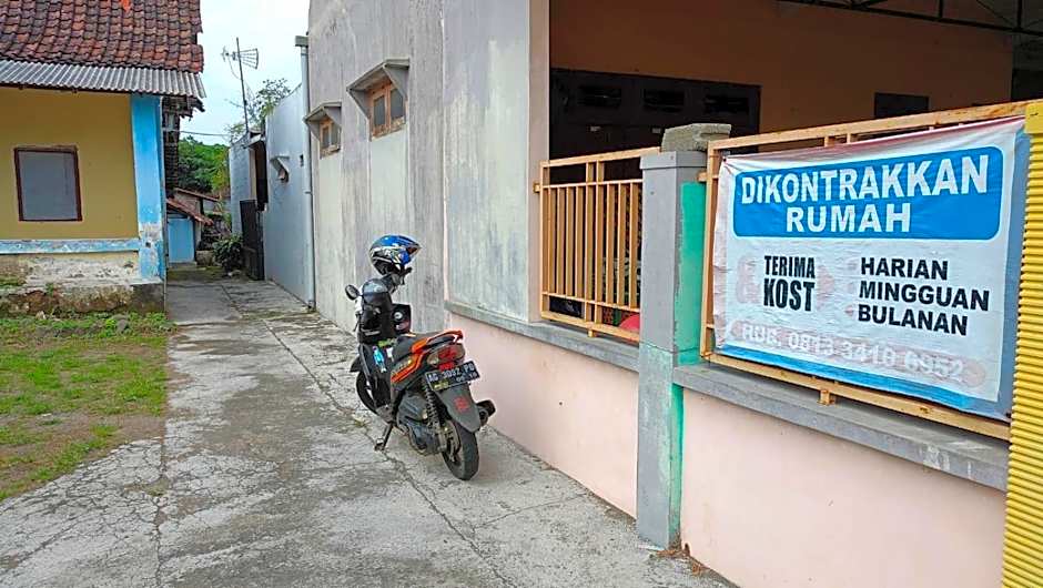 OYO Life 93712 Vanda Family