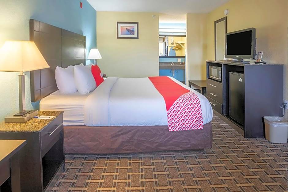 OYO Hotel Knoxville TN Cedar Bluff I-40