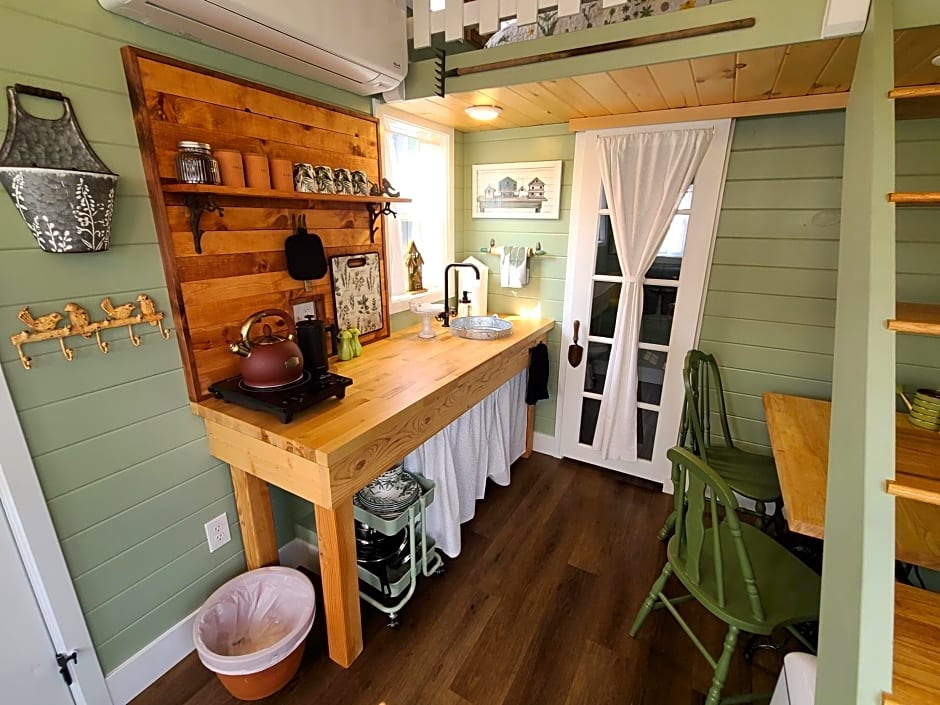 Tiny Digs Lakeshore - Tiny House Lodging