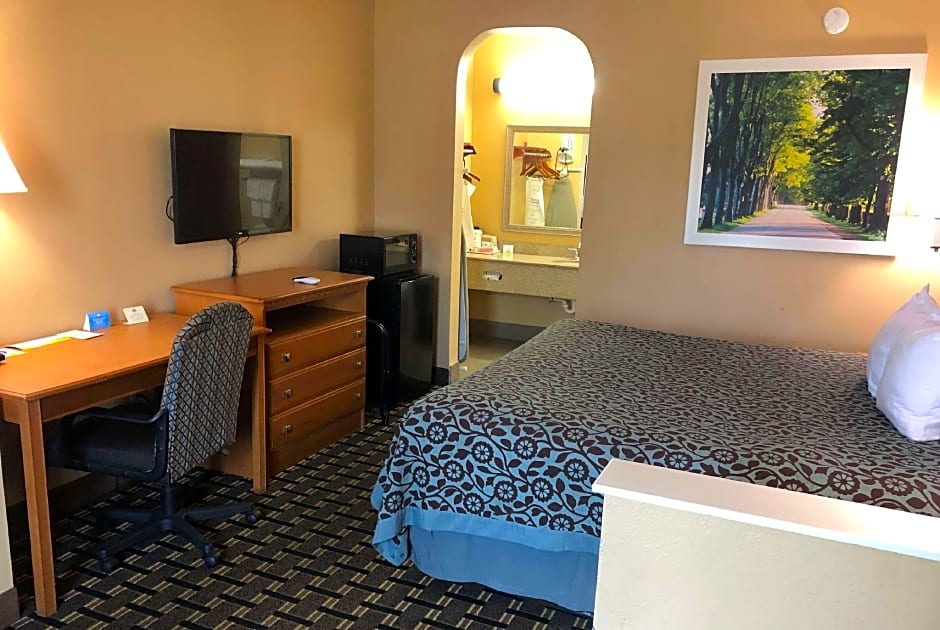 Days Inn by Wyndham Columbus
