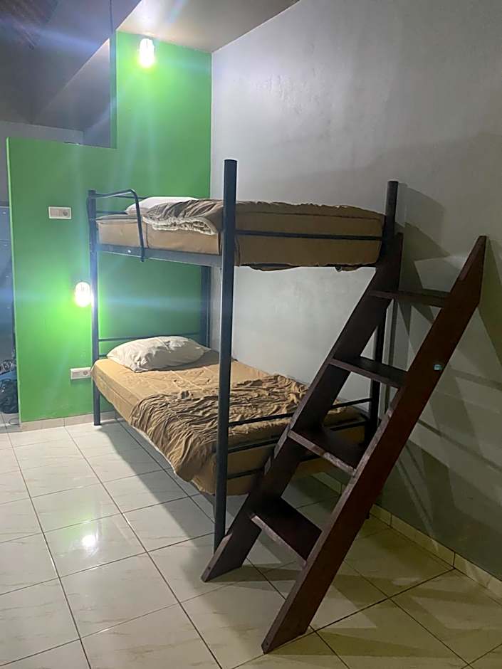 PACA'S Reggae Bar & Hostel