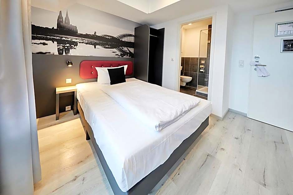 SMARTY Cologne Dom Hotel - Boardinghouse - KONTAKTLOSER SELF CHECK-IN