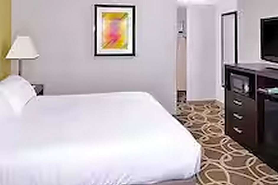 Elimwood Hotel, a Ramada by Wyndham