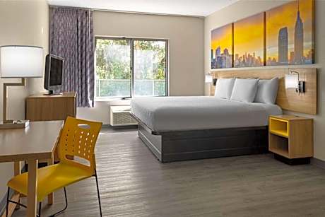 1 King Bed, Mobility Accessible Suite, Bathtub w/ Grab Bars, Non-Smoking